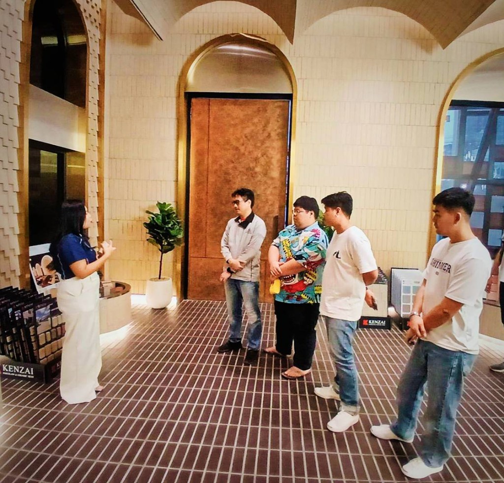 Presenting and discussing the new product line of KENZAI tiles.